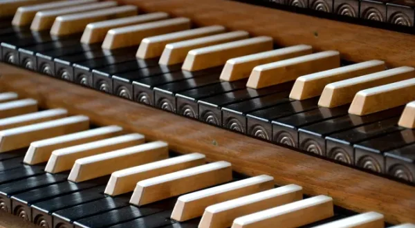 Daucé Conducts Charpentier and Du Mont