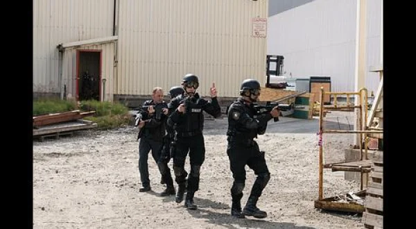 Ｓ．Ｗ．Ａ．Ｔ． アンダーシージ