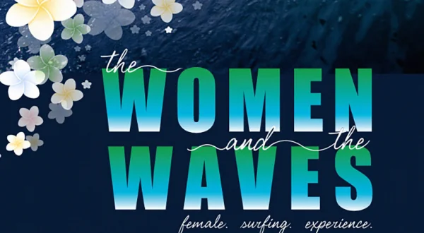 Mujeres surcando las olas