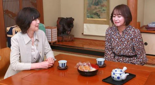 ★五十路美魔女２人の背徳ビッチ旅
