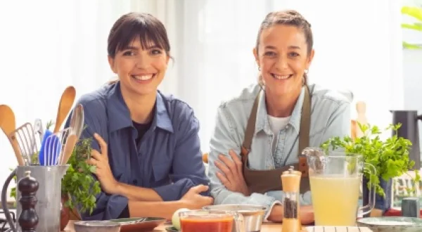 Celebrar en casa con Julieta y Felicitas | Ribs laqueadas con ensalada de pepino