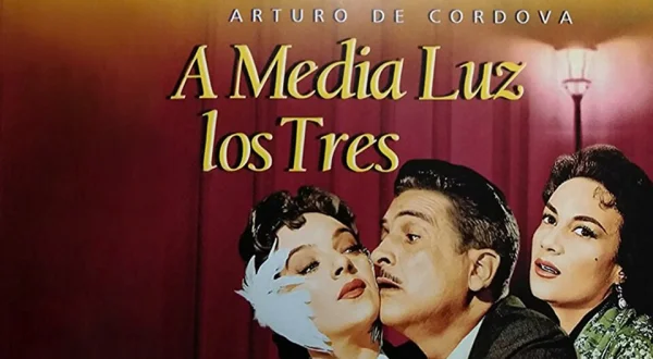 A media luz los tres