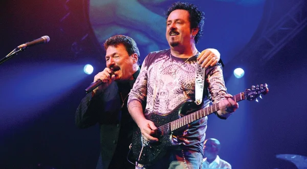Toto - Falling In Between