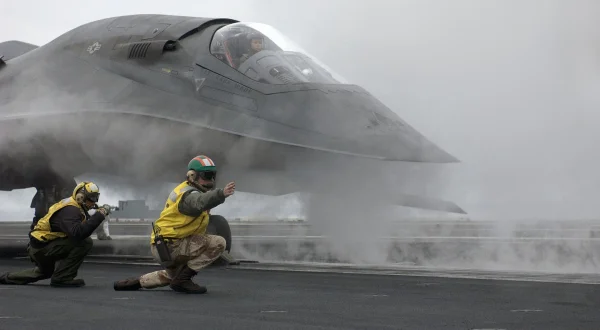 Stelt: Nevidljivi bombarder
