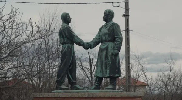 Iron Curtain: Living Under Soviet Occupation