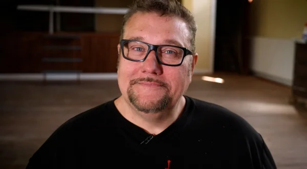 Amin har købt et forsamlingshus