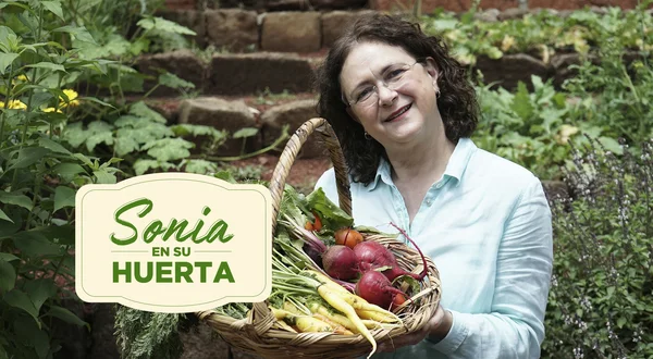 Sonia en su huerta