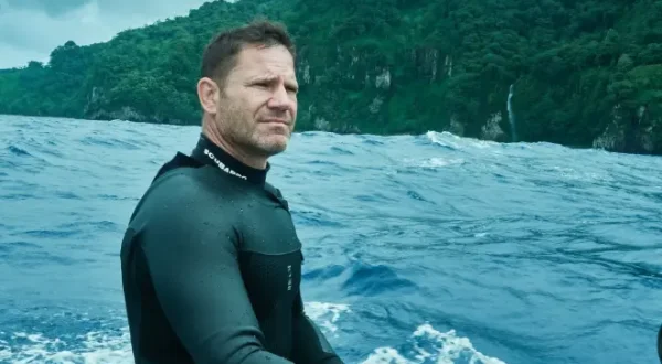 À la rencontre des requins avec Steve Backshall
