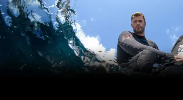 Chris Hemsworth à la rencontre des requins