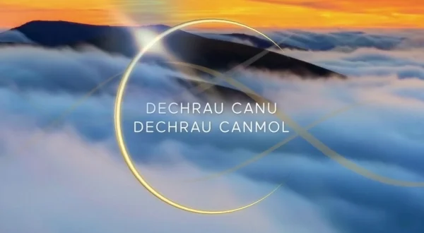 Dechrau Canu Dechrau Canmol