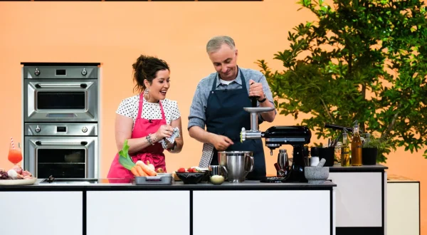Böhmi brutzelt mit Frau Gretel