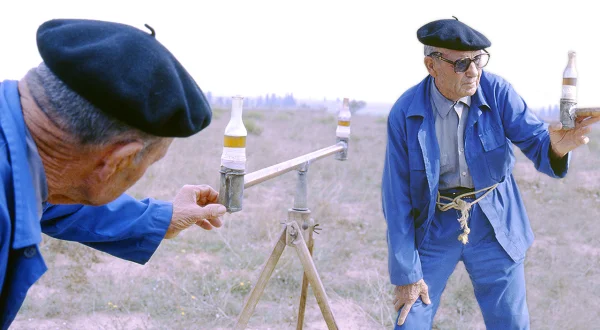 El nivelador de terrenos. Técnica tradicional de nivelar campos para un riego uniforme