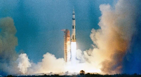 Apollo: Mise na Měsíc