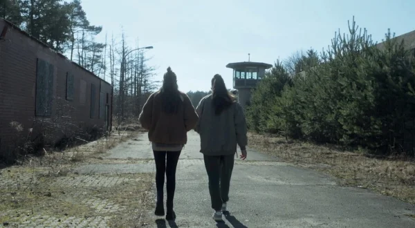 Yeliz & Jimi – We Are Family?!