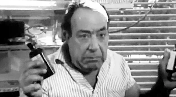 Ούτε Μιλάει Ούτε Λαλάει | Not a Word Out of his Mouth
