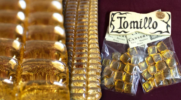 Caramelos caseros con vinagre, azúcar y agua. Elaboración de este dulce con sabor a "tradición"