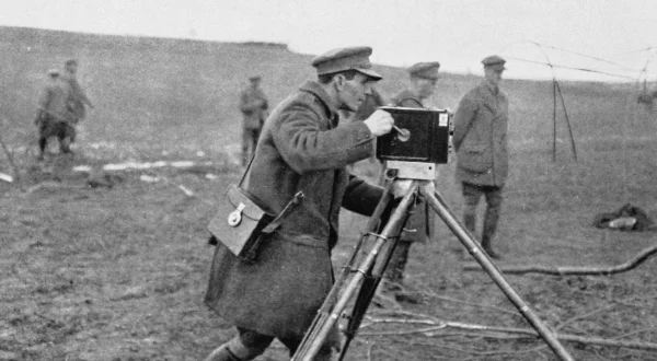 Dans la peau du premier cameraman de guerre