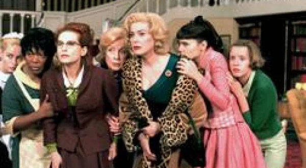 8 femmes
