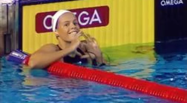 Laure ! Laure ! Laure !