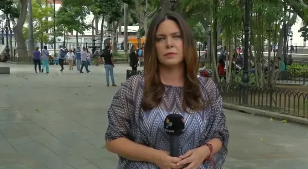 Tras el telón