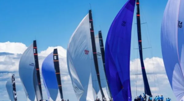 52 Super Series