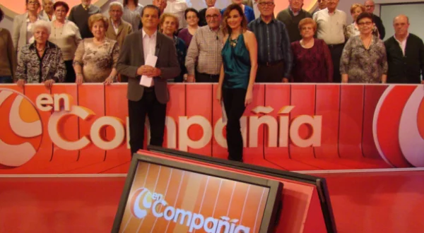En compañía