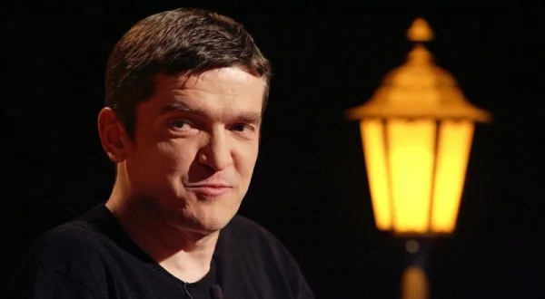 Pod lampou - Diskuzní pořad moderátora Štefana Hríba