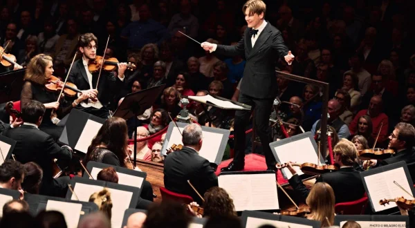 Klaus Mäkela conducts the Christmas Concert at the Concertgebouw in Amsterdam