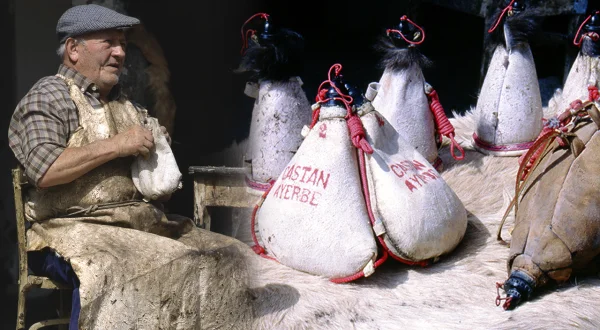 Botas de vino artesanales. Fabricación tradicional con piel de cabra por un experto botero