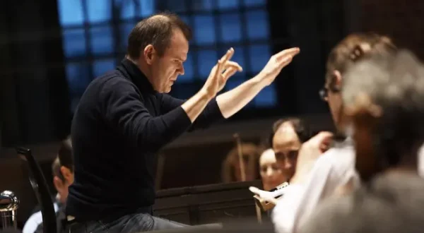 Le Rossignol de Stravinsky et les Mamelles de Tirésias de Poulenc au Théâtre des Champs-Elysées
