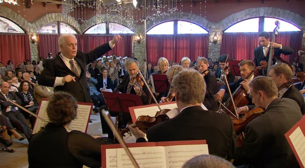 Daniel Barenboim - Crossing Borders: Living with Music