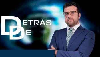Detrás de