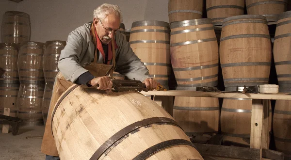 Toneles y barriles artesanos. Fabricación tradicional de este recipiente para el vino