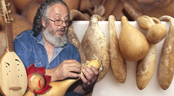 Calabazas secas y su transformación en lámparas, instrumentos y botijos 100% hechos a mano