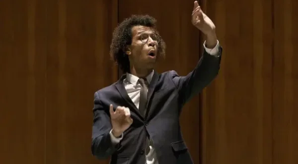 Heyward conducts Dvořák's Symphony No. 9