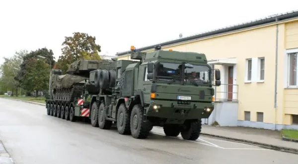 Gigant auf Rädern - Der Panzer-Transporter