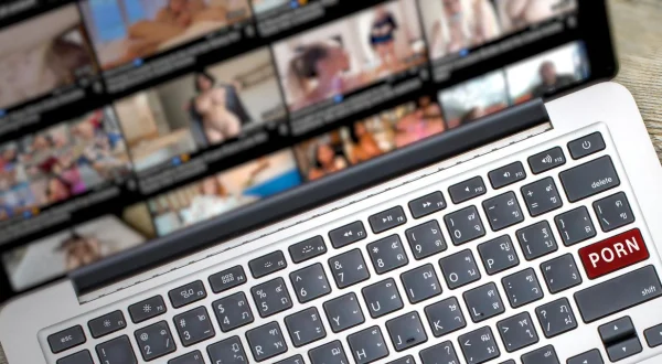 Das System Pornhub – Schmutzige Geschäfte mit der Lust