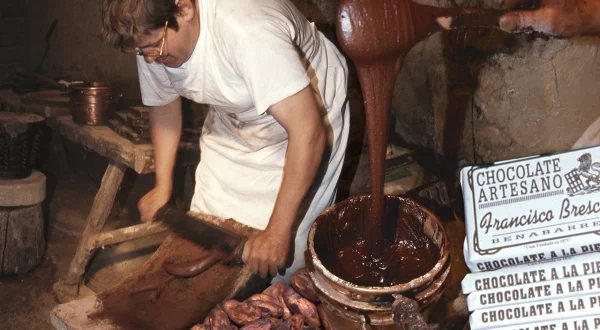 Chocolate artesanal del siglo XIX. Receta y elaboración tradicional a la piedra