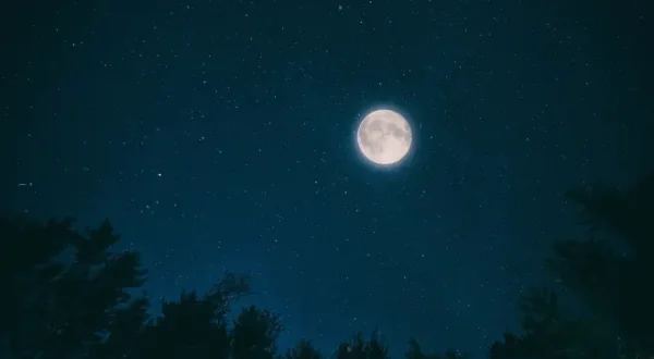 Mond und Sterne