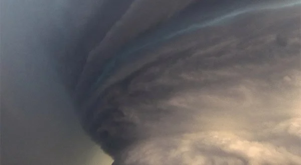 Sotto i cieli selvaggi della Terra