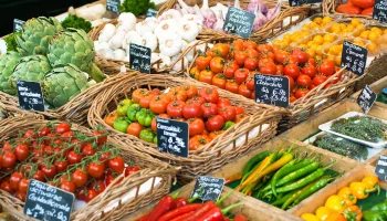 Gemüse, Obst, Geschäftemacher – Nachtschicht auf dem Großmarkt