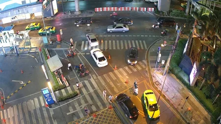 Bangkok - Sukhumvit Road - El Gaucho Soi 19 - مشاهدة التلفزيون عبر الإنترنت مجانًا | بث مباشر للقنوات التلفزيونية